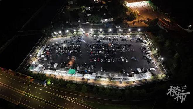 凌晨2点浙江一地的街头电动三轮车一字排开为啥这么热闹?