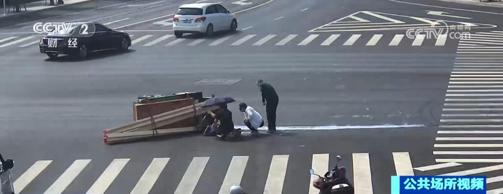 凡人微光让善意触手可及为危急时刻挺身而出的人们点赞(图5)