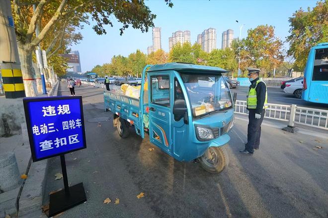 明明三轮电动车很实用为什么很多地区还禁行？交警说出4条理由(图1)