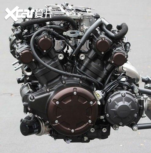为什么很多跑车钟爱V型4缸？V4摩托车发动机有哪些优势？(图2)
