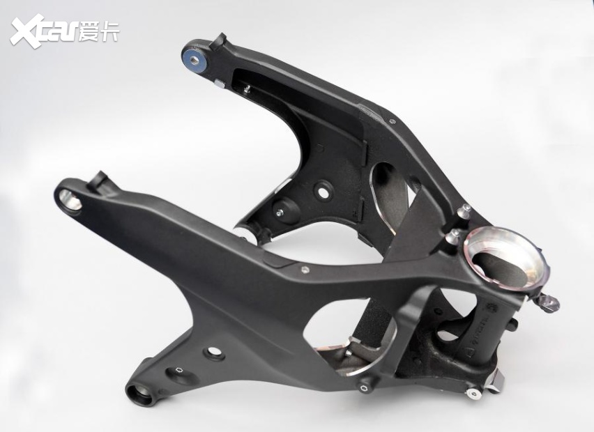 为什么很多跑车钟爱V型4缸？V4摩托车发动机有哪些优势？(图3)