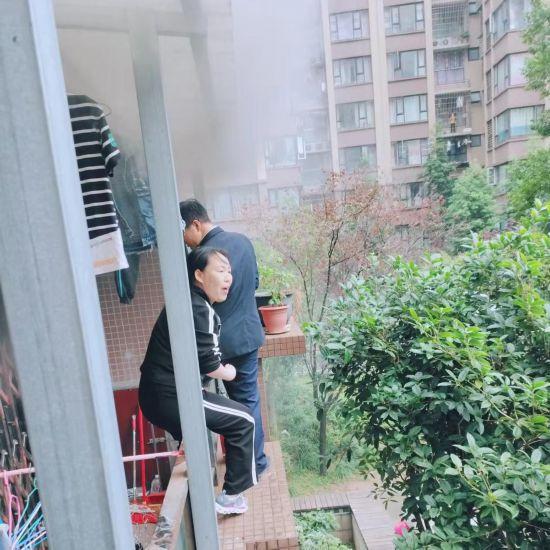 女子外出打工将电动自行车停在卧室导致火灾：初步判断系车辆自燃(图1)