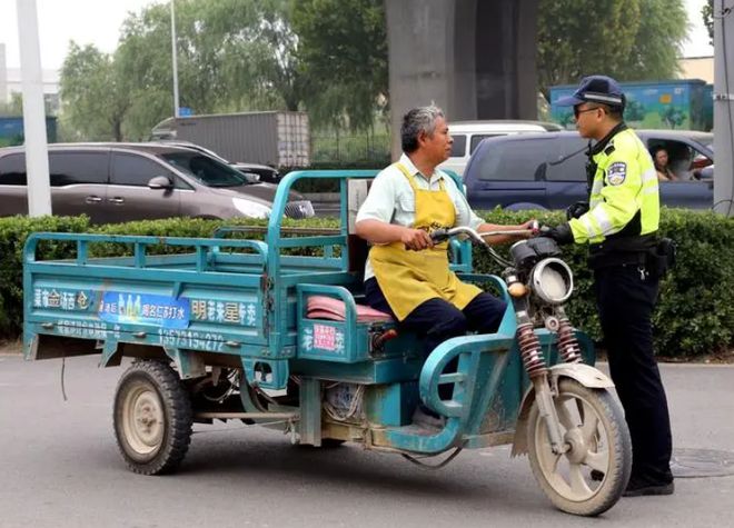 电动三轮车除“双照”要求上路还要注意“三个禁止”违者罚款