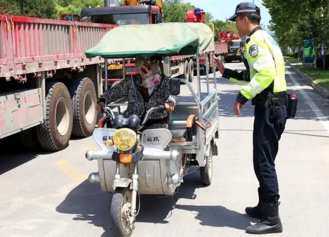 电动三轮车除“双照”要求上路还要注意“三个禁止”违者罚款(图7)