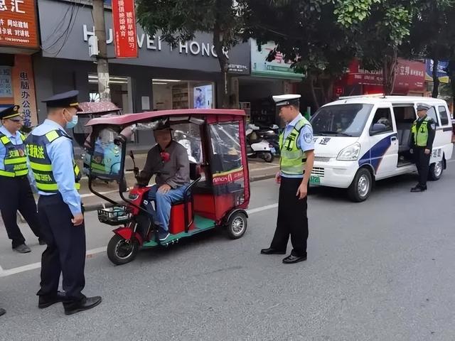 电动三轮车别再乱买了只有满足3点的车才能上路否则会被查扣