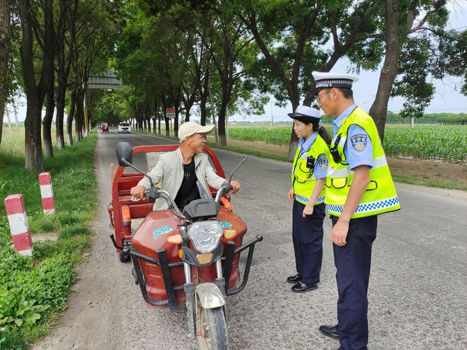 不是有号牌就能上路电动三轮车还要携带3个证件违规处罚明确