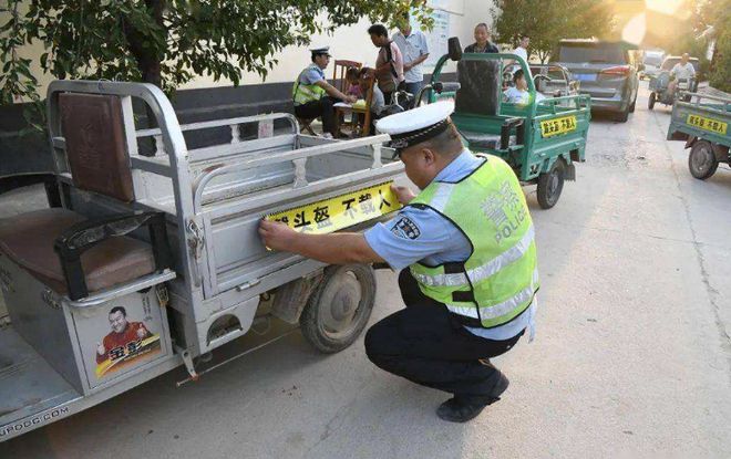电动三轮车上路要符合“6个禁止”新标准交警：还有一证一险(图6)