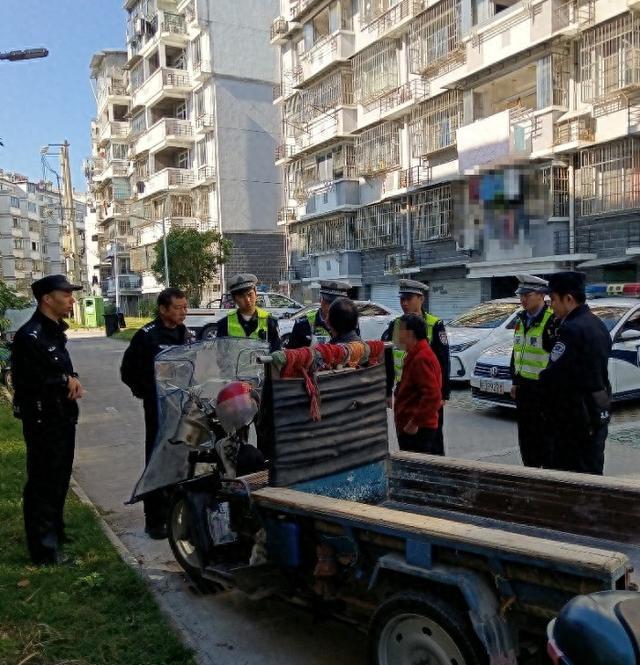 骑三轮车撞人后逃逸男子虽近七旬也担责(图1)