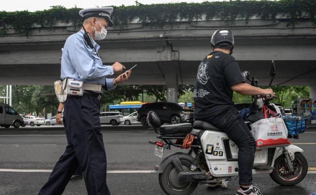 12月起电动车、摩托车上路迎来“5禁”新要求违规处罚明确(图4)