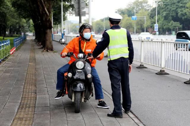 除头盔外电动车、三轮车上路有“5不准”新要求12月起执行！(图8)