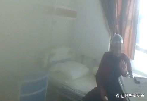 电动三轮闯红灯车损人伤负全责(图2)