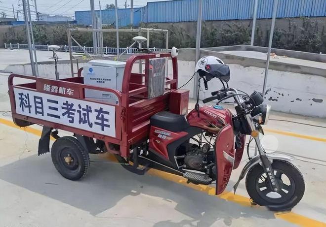 除了上牌照、持驾照2025年电动三轮车上路还要满足这3个要求(图3)