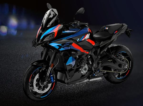 2509万起宝马M1000XR上市：对比长城8缸摩托怎么选(图3)