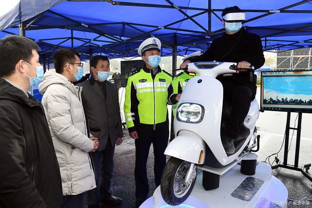 除了戴头盔外！2025年起电动车、三轮车这5项违法行为都要严罚(图7)