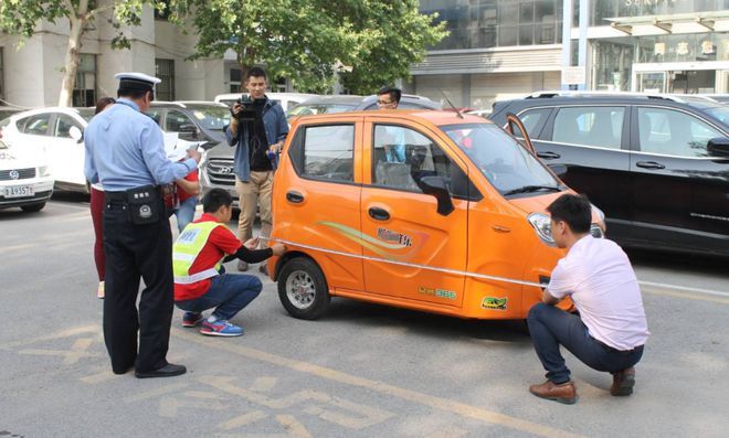 今天才知道!怎么买到适合老年人的电动三轮篷车?只需记住这3点(图3) 今天才知道!怎么买到适合老年人的电动三轮篷车?只需记住这3点(图3)