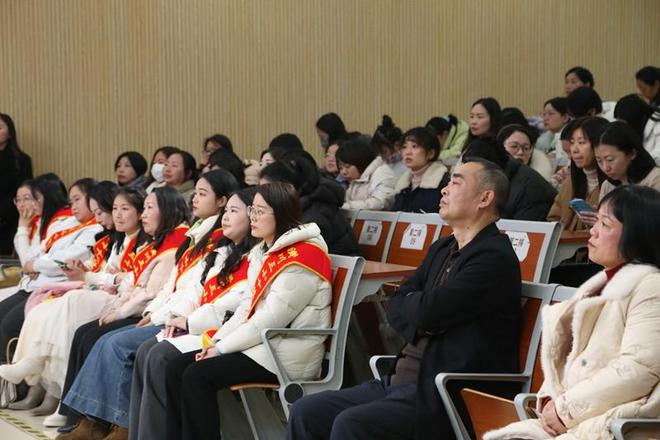 守望初心育桃李立德树人担使命——潢川三小举行“树人杯”2024年度“十佳班主任”表彰大会(图8)