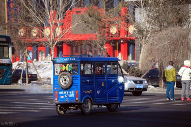 电动三轮车、低速四轮车能上路吗？交警：满足3个条件不罚不扣(图5)