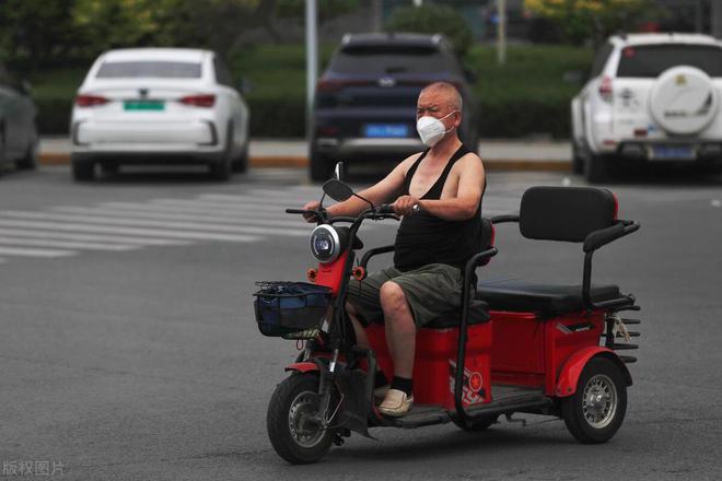 电动三轮车、低速四轮车能上路吗？交警：满足3个条件不罚不扣(图2)