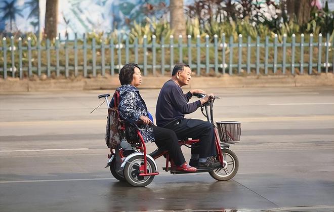 满足3个条件电动三四轮车可以上路交警：但还要注意这4个要求(图3)