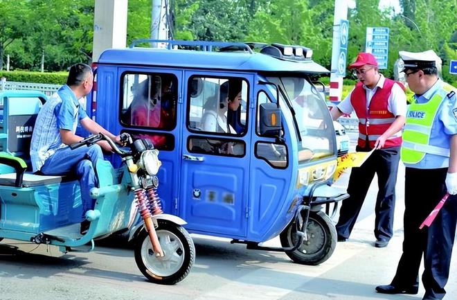 2024年用电动三轮车除了“6个禁止”外还有“一证一险”要求(图2)