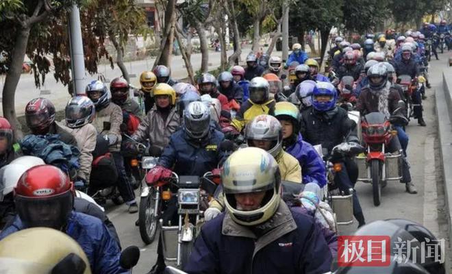 2024年春运曾经的返乡摩托大军“盛况”不再(图2)