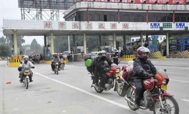 2024年春运曾经的返乡摩托大军“盛况”不再(图3)