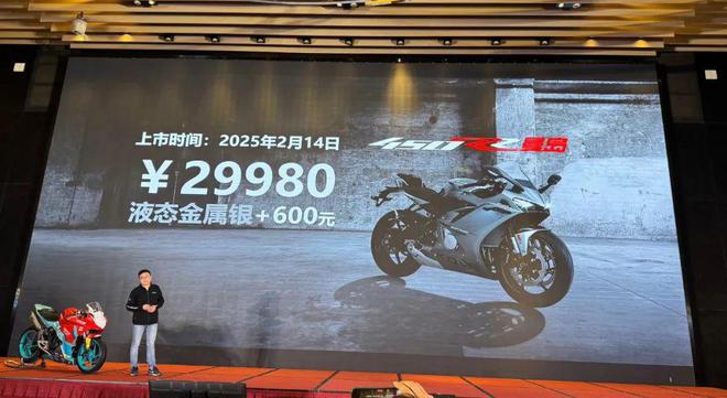 更“成熟”的450RR双油箱的大巡航新款350RR跑车凯越开年整“大活”