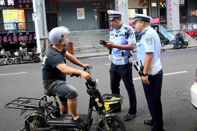 好消息!电动车、三四轮上路政策放宽包括免费上牌、延长过渡期