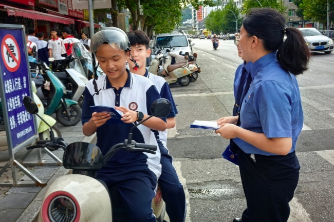 “少年骑士”法律红线不可越