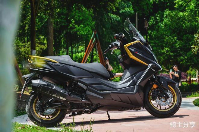 250踏板车谁家强？还是要多看看光阳S250更便宜了！(图3)