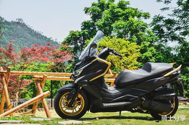 250踏板车谁家强？还是要多看看光阳S250更便宜了！(图4)