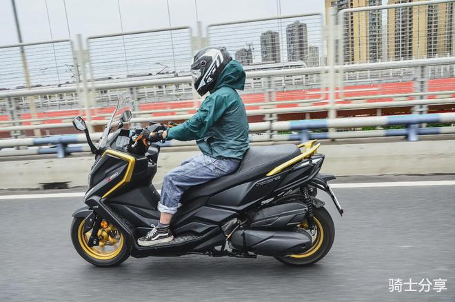 250踏板车谁家强？还是要多看看光阳S250更便宜了！(图7)