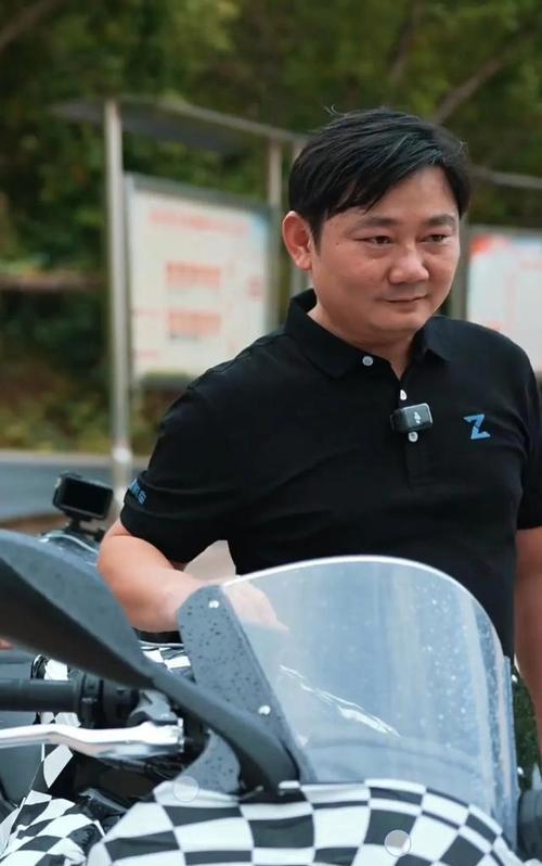 从县城修车工到年入7亿！追记者3小时他用20年把“赛车梦”变现(图8)