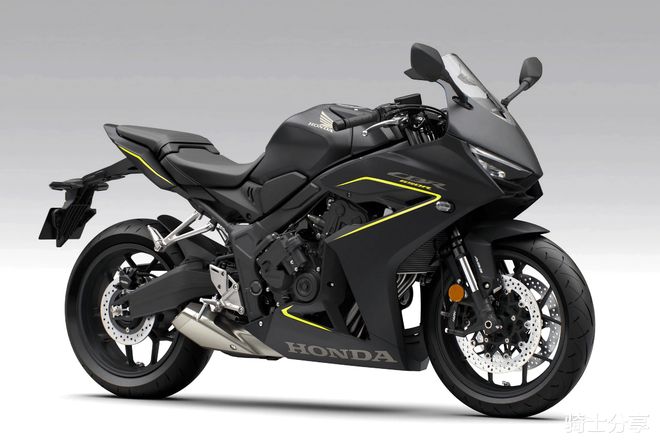 本田海外发布2026款四缸650系列内地版可能也会跟进！(图3)