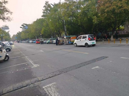 治理“老头乐”不仅要解“堵”还得解“忧”