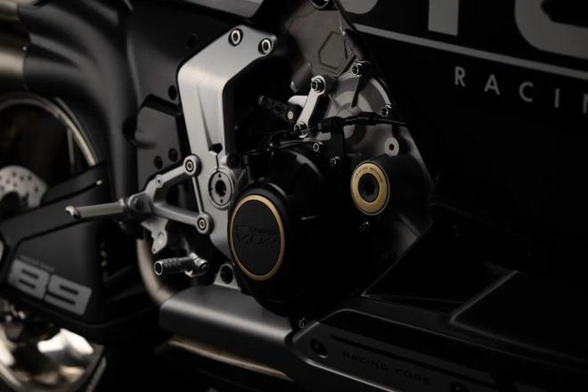 V4SR与公升MT双旗舰并肩登场！CFMOTO重磅新车亮相2025米兰车展(图5)