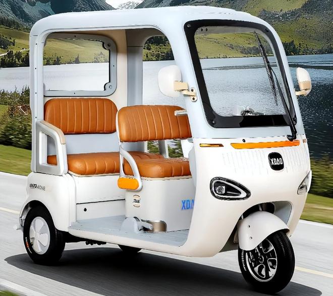 电动三轮车大变样！安装雨篷不算改装遮风挡雨适合老年人代步(图2)