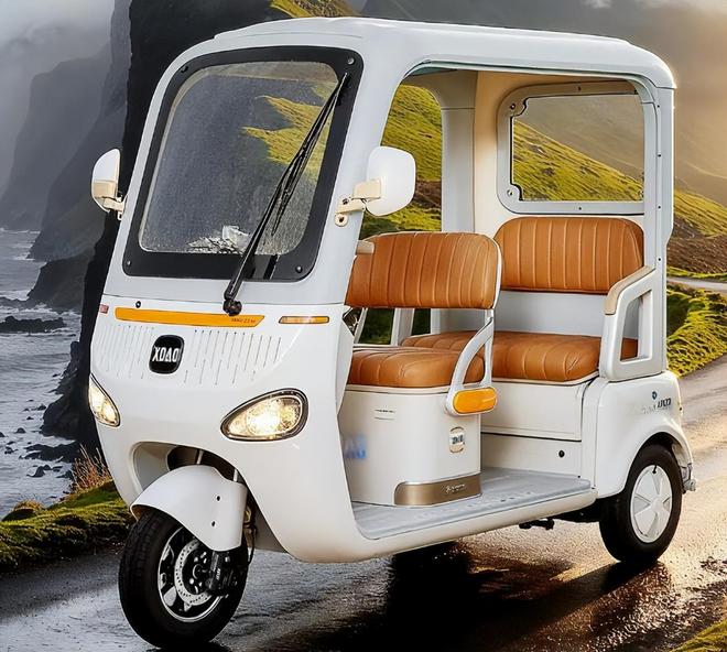 电动三轮车大变样！安装雨篷不算改装遮风挡雨适合老年人代步(图5)