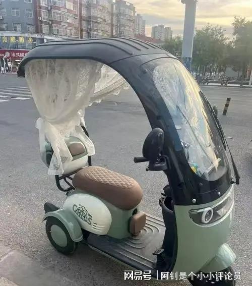 “老头乐”被禁后多地出现新式的接娃方式！上路合规不查不扣(图3)