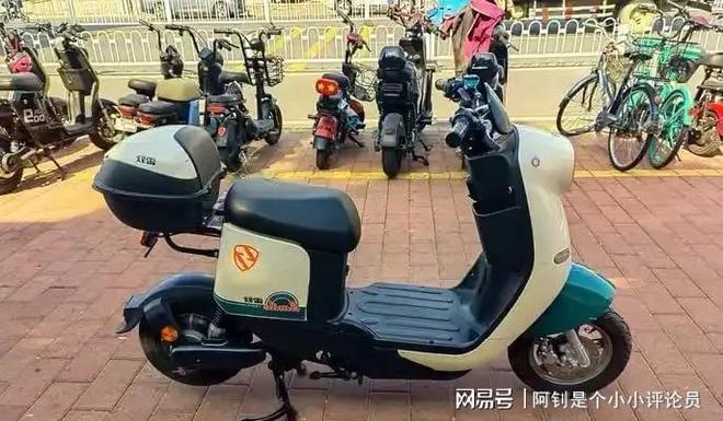 “老头乐”被禁后多地出现新式的接娃方式！上路合规不查不扣(图5)