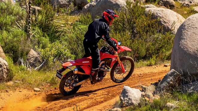 探索全能骑行乐趣：最佳中型双用途摩托车推荐(图8)
