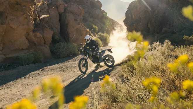 探索全能骑行乐趣：最佳中型双用途摩托车推荐(图9)