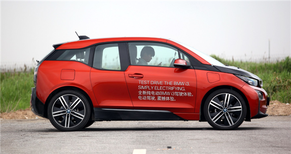 打不过就加入下一代宝马X5居然要上增程(图8)