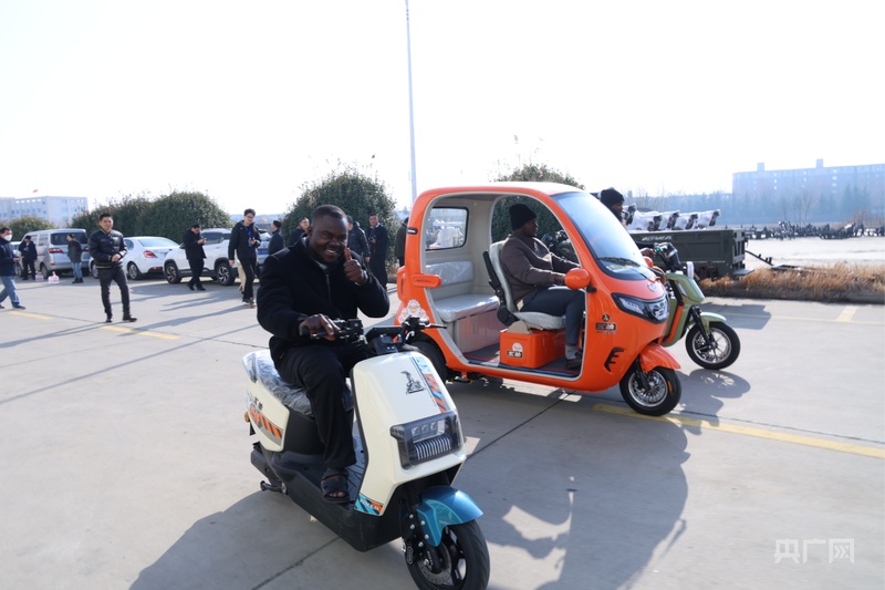 小三轮“转动”大世界：偃师“三蹦子”何以热销全球？