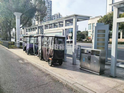 电动三轮车随意停放站台候车空间被挤占