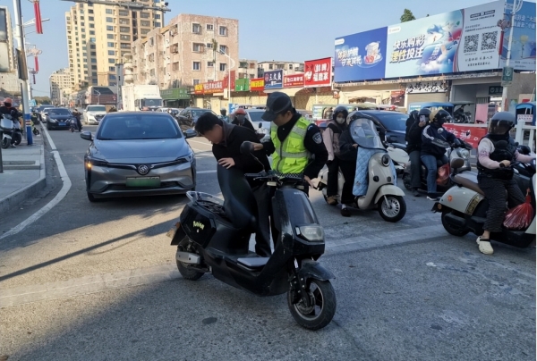 4月1日起电动车、三轮车、四轮车上路“5禁3放行”车主注意！(图3)