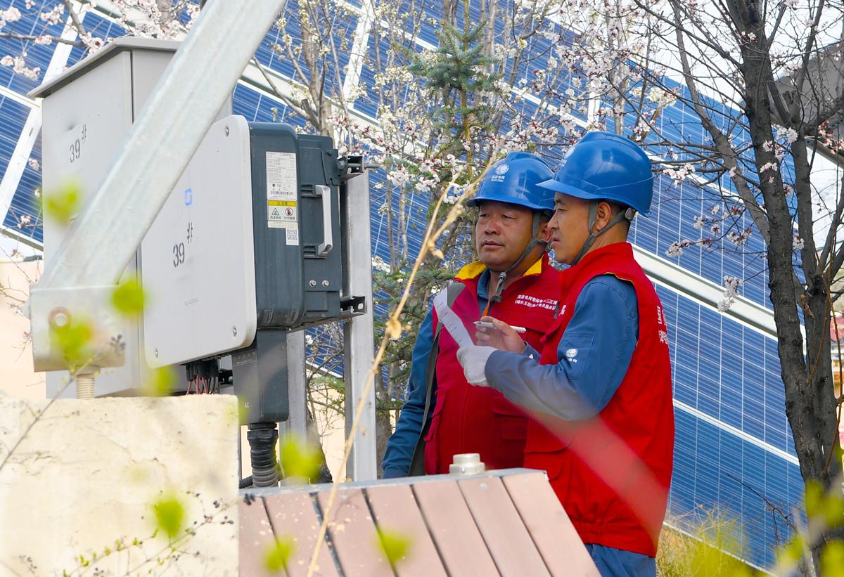 电靓高原十年路“零碳”乡村幸福长(图2)