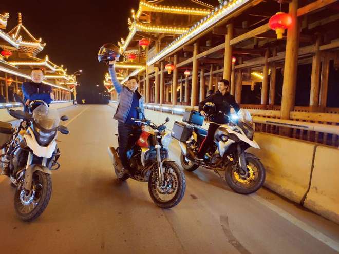 探访张雪湖南麻阳老家：老屋还留着摩托车越野动作教学光盘堂弟自称是迷弟曾见他“闭眼装发动机”(图5)