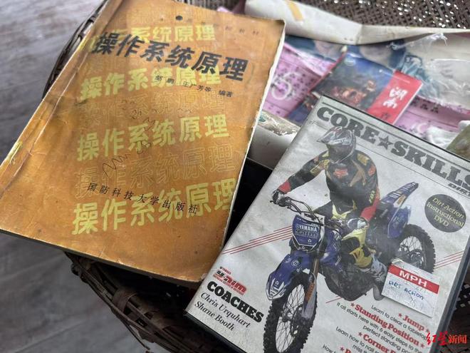 探访张雪湖南麻阳老家：老屋还留着摩托车越野动作教学光盘堂弟自称是迷弟曾见他“闭眼装发动机”(图1)