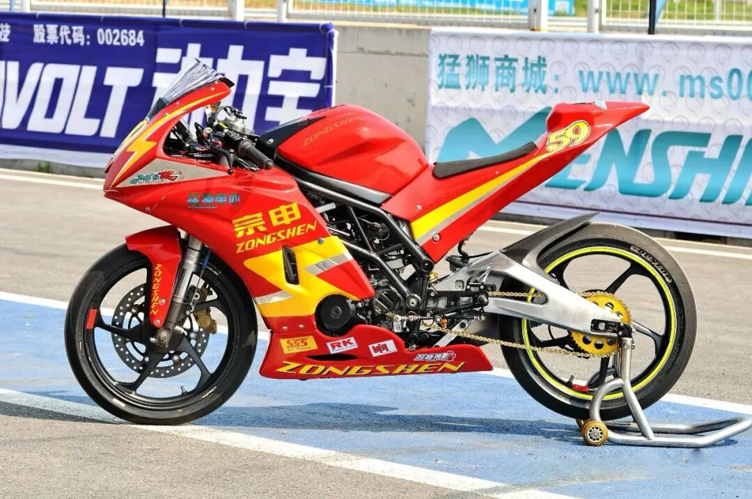 张雪机车再拿第二顶级摩托赛事如何炼成的？(图3)